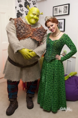 Kimberley_with_the_new_cast_of_Shrek_the_Musical_29_02_12_28629.jpg