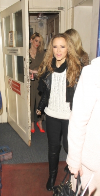 Sarah_and_Kimberley_leaving_Shrek_the_Musical_27_01_12_288429.jpg