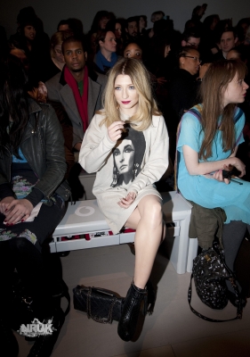 Nicola_Roberts_attends_the_KTZ_LFW_show_21_02_12_28729.jpg