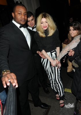 Nicola_Roberts_leaving_Mahiki_nightclub_at_3am_27_01_12_281129.jpg