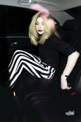 Nicola_Roberts_leaving_Mahiki_nightclub_at_3am_27_01_12_28329.jpg