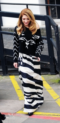 Nicola_Roberts_leaving_the_ITV_studios_11_01_12_281529.jpg