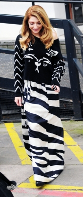 Nicola_Roberts_leaving_the_ITV_studios_11_01_12_281629.jpg