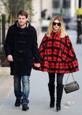 Nicola_Roberts_seen_walking_in_Mayfair_30_01_12_28229.jpg