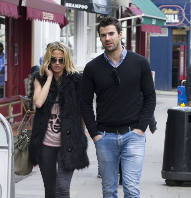 Sarah___Steve_Jones_leaving_her_house_in_Primrose_08_03_12_28129.jpg
