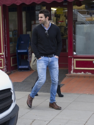 Sarah___Steve_Jones_leaving_her_house_in_Primrose_08_03_12_281329.jpg