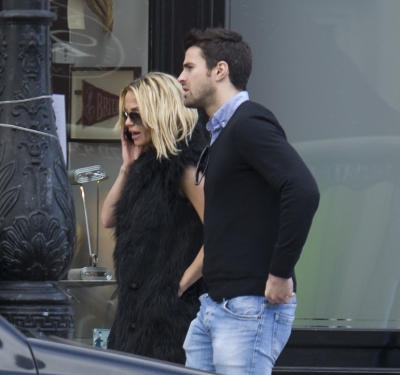 Sarah___Steve_Jones_leaving_her_house_in_Primrose_08_03_12_281729.jpg