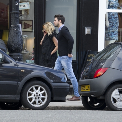 Sarah___Steve_Jones_leaving_her_house_in_Primrose_08_03_12_28629.jpg