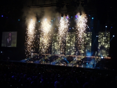 Out_of_Control_Tour_2009_-_London_23_05_09_281829.jpg