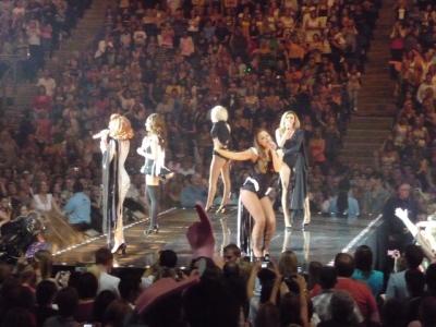 Out_of_Control_Tour_2009_-_London_23_05_09_282829.jpg