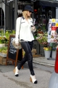 Sarah_Harding_heads_off_to_an_office_meeting_13_01_12_281529.JPG