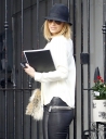 Sarah_Harding_heads_off_to_an_office_meeting_13_01_12_28229.JPG