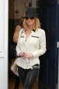 Sarah_Harding_heads_off_to_an_office_meeting_13_01_12_283229.JPG