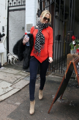 Sarah_Harding_leaves_her_home_in_London_10_02_12_28229.JPG