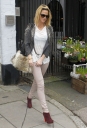 Sarah_Harding_leaves_her_home_in_London_20_01_12_281829.jpg