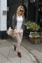 Sarah_Harding_leaves_her_home_in_London_20_01_12_28229.jpg