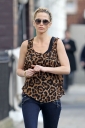 Sarah_Harding_leaving_a_coffee_place_28_02_12_281929.jpg