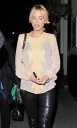 Sarah_Harding_leaving_a_restaurant_with_her_mum_02_02_12_28429.jpg