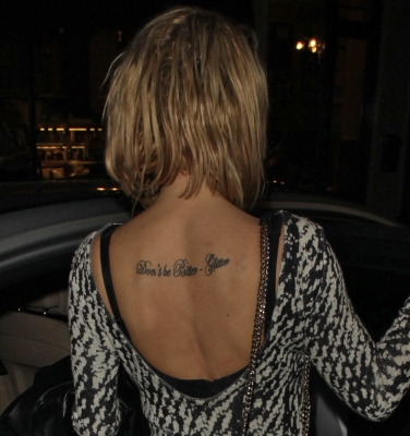 Sarah_Harding_leaving_a_spa_in_Kensington_12_01_12_281929.jpg