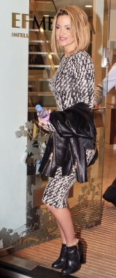Sarah_Harding_leaving_a_spa_in_Kensington_12_01_12_282829.jpg