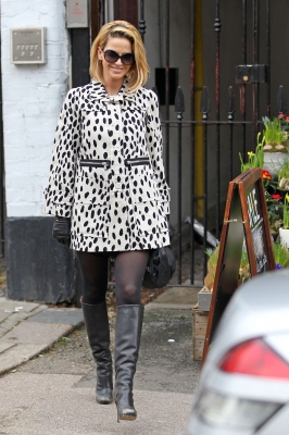 Sarah_Harding_leaving_her_appartment_11_01_12_281429.jpg