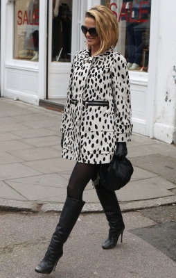 Sarah_Harding_leaving_her_appartment_11_01_12_282429.jpg