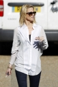 Sarah_Harding_leaving_her_management_offices_12_03_12_28729.jpg