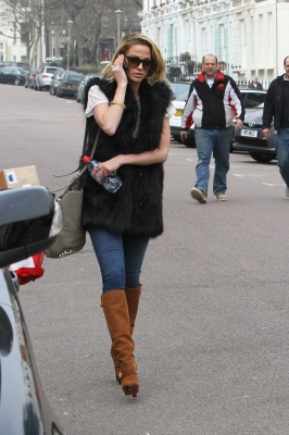 Sarah_Harding_out___about_in_London_02_03_12_281629.JPG