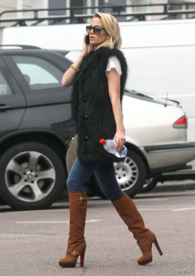 Sarah_Harding_out___about_in_London_02_03_12_282729.JPG