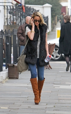 Sarah_Harding_out___about_in_London_02_03_12_28329.JPG