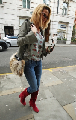 Sarah_Harding_out_and_about_in_London_19_01_12_284229.jpg