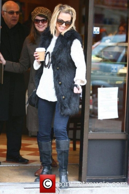 Sarah_Harding_out_and_about_in_Primrose_Hill__London2C_England_16_02_12_281229.jpg