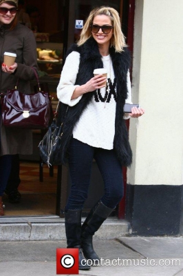 Sarah_Harding_out_and_about_in_Primrose_Hill__London2C_England_16_02_12_28129.jpg