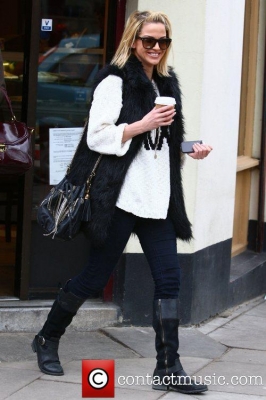 Sarah_Harding_out_and_about_in_Primrose_Hill__London2C_England_16_02_12_281929.jpg