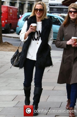 Sarah_Harding_out_and_about_in_Primrose_Hill__London2C_England_16_02_12_282129.jpg