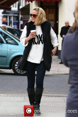 Sarah_Harding_out_and_about_in_Primrose_Hill__London2C_England_16_02_12_282429.jpg
