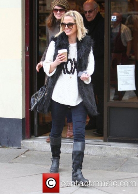 Sarah_Harding_out_and_about_in_Primrose_Hill__London2C_England_16_02_12_282729.jpg