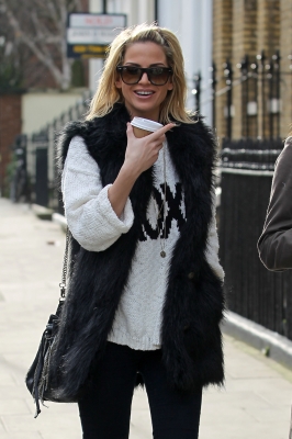 Sarah_Harding_out_and_about_in_Primrose_Hill__London2C_England_16_02_12_283229.jpg