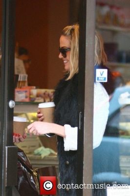 Sarah_Harding_out_and_about_in_Primrose_Hill__London2C_England_16_02_12_28329.jpg