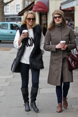 Sarah_Harding_out_and_about_in_Primrose_Hill__London2C_England_16_02_12_283629.jpg
