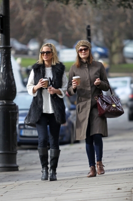 Sarah_Harding_out_and_about_in_Primrose_Hill__London2C_England_16_02_12_284229.jpg