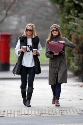 Sarah_Harding_out_and_about_in_Primrose_Hill__London2C_England_16_02_12_285329.jpg