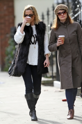 Sarah_Harding_out_and_about_in_Primrose_Hill__London2C_England_16_02_12_285529.jpg