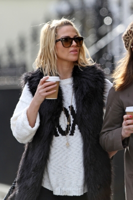 Sarah_Harding_out_and_about_in_Primrose_Hill__London2C_England_16_02_12_285729.jpg