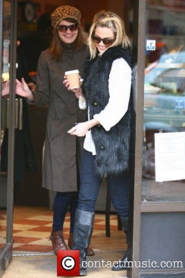 Sarah_Harding_out_and_about_in_Primrose_Hill__London2C_England_16_02_12_28929.jpg