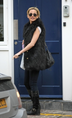Sarah_Harding_out_in_West_London_25_02_12_28229.jpg