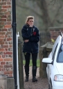 Sarah_Harding_seen_having_a_cigarette_break_01_02_12_281329.jpg