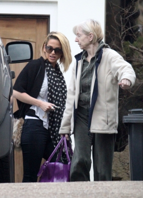 Sarah_Harding_seen_leaving_her_mums_home_30_01_12_281629.jpg