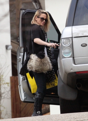 Sarah_Harding_seen_leaving_her_mums_home_30_01_12_282229.jpg