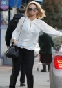Sarah_Harding_shopping_in_London_05_01_12_28229.jpg